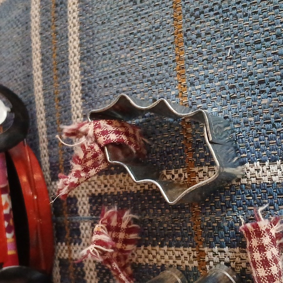 HOLIDAY BUNDLE Mini cookie cutters, star and Noel red truck w/tree votive holder - Picture 3 of 9